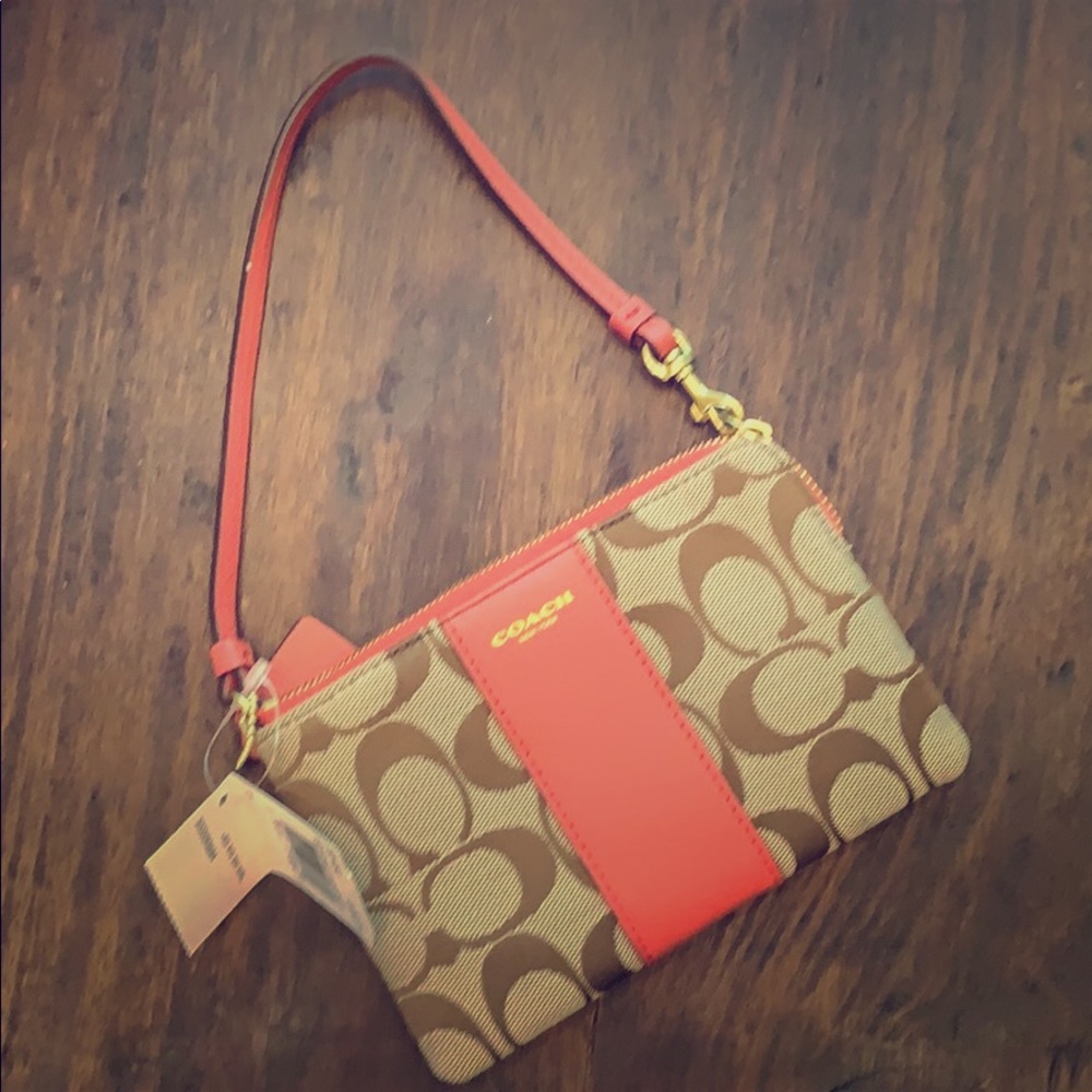 Coach Legacy Wristlet, (Loganberry) No. GDD7Y